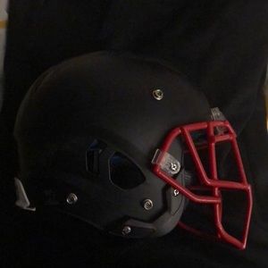 This is a Schutt Vengeance Pro LTD Adult helmet
